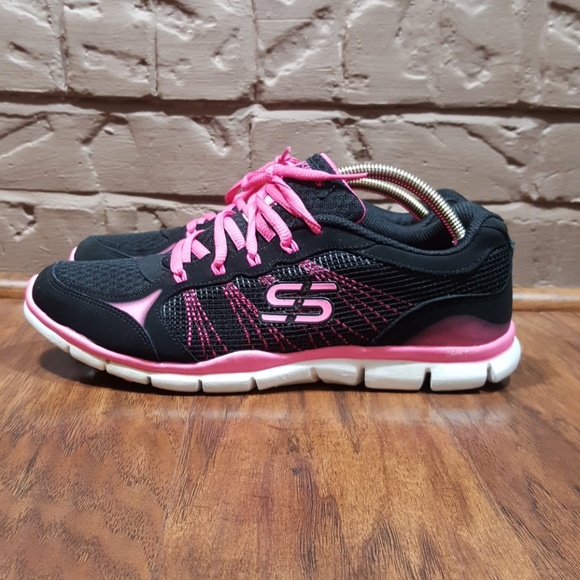 j cew Shoes - Skechers, size 9, like new condition, black/pink.